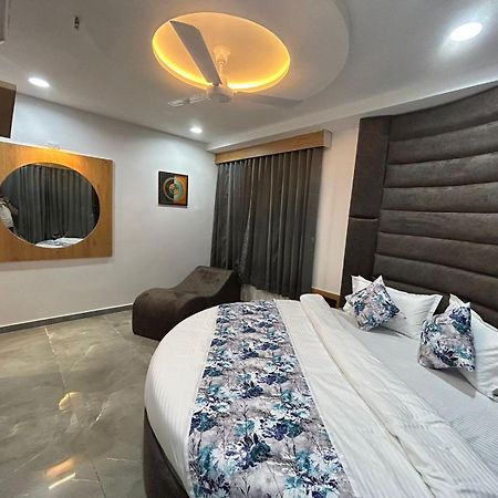 Hotel M Grand Ahmedabad Exterior photo